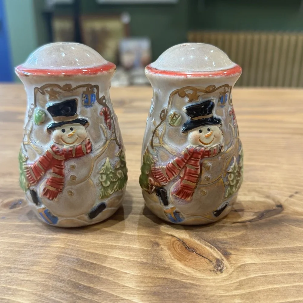 Vintage Cute Snowman Salt Pepper Shakers Ceramic Christmas Holiday Kitchen Decor